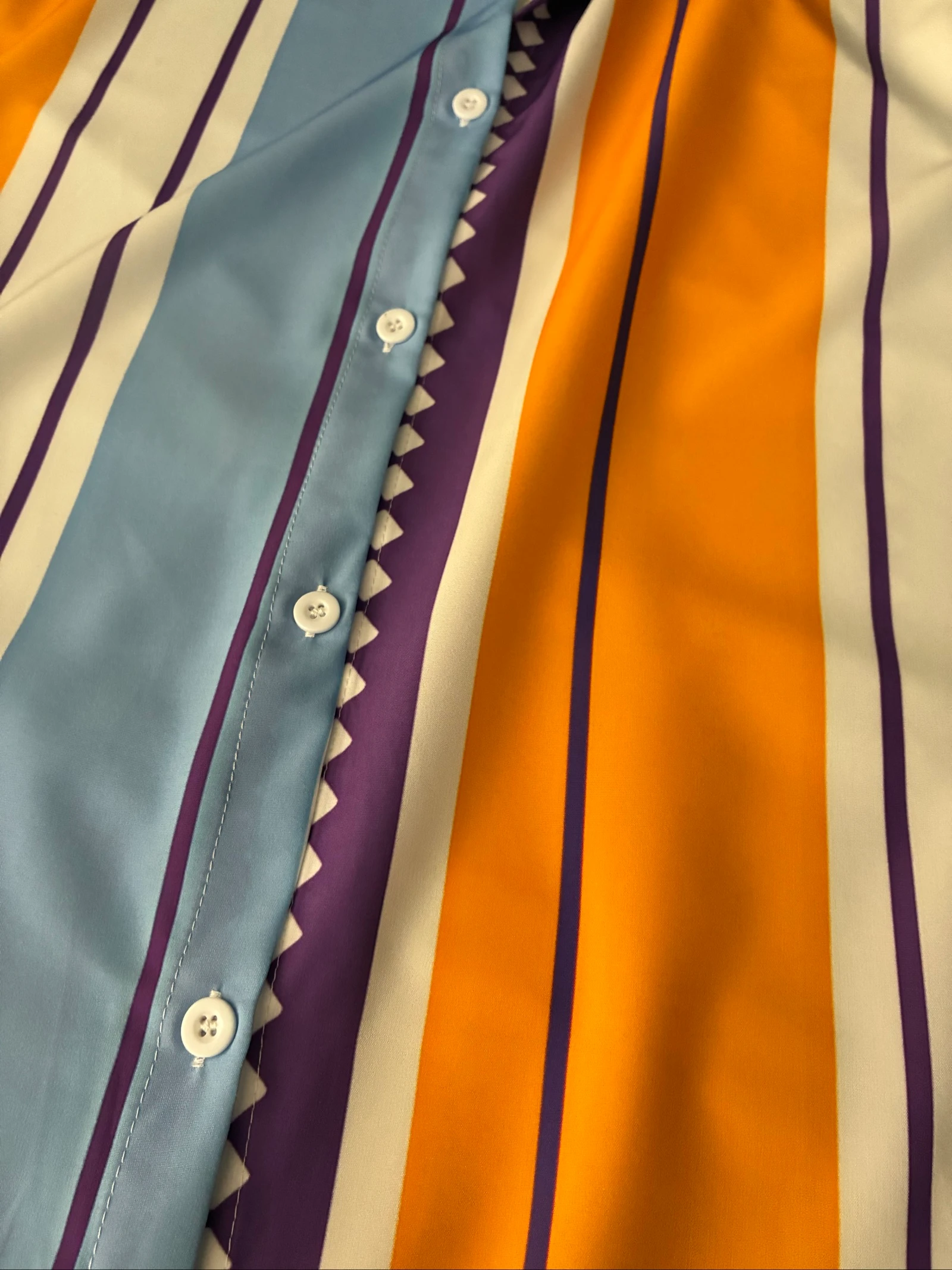 Vestido chemise con rayas gráficas coloridas – photo 6